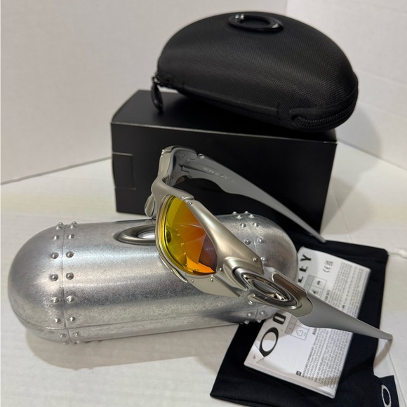 Vintage Y2K Oakley Plate Silver Frame/Icon Polarized Fire Lenses Y2K GorpCore - Picture 2 of 5